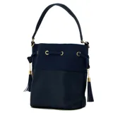 Cartera tipo bucket color marrón con neceser extraíble.