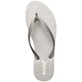 Ojotas Reef plateadas con textura en la plantilla y tiras finas con diseño trenzado.