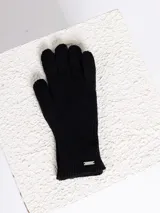 Set de accesorios de invierno en color beige melange, compuesto por un gorro tipo beanie de punto acanalado, un par de guantes de punto y una bufanda de punto con terminación acanalada.