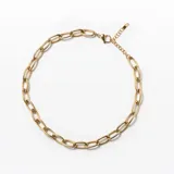 Collar dorado de acero con eslabones grandes ovalados.
