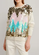 Sweater de punto color crema con cuello redondo y mangas largas, decorado en el frente con lentejuelas circulares de gran tamaño en tonos dorados, rosados y turquesas.