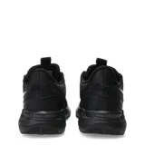 Championes de trail running Puma modelo Extend Lite Trail, color negro con detalles en gris. Presentan una construcción en malla transpirable con refuerzos sintéticos, cordones con detalles reflectantes y una suela robusta diseñada para terrenos irregulares.