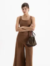 Top sin mangas de algodón elastizado, con escote redondo y ajuste al cuerpo.