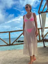 Vestido playero largo de red color crudo.