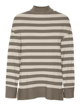 Sweater de punto a rayas horizontales en tonos beige y marrón, con cuello alto, mangas largas y puños y ruedo acanalados.