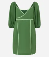 Vestido corto verde con escote cruzado, mangas cortas abullonadas y cierre en la espalda. Presenta bies contrastante en escote, cintura y laterales.