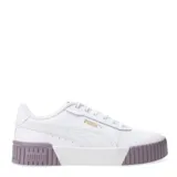Championes Puma Carina 2.0 de mujer, color blanco, con logo Puma en dorado y suela de plataforma con textura acanalada en color lila/malva.