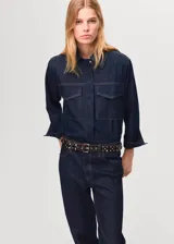 Jeans tiro medio de corte recto y diseño largo, confeccionados en tejido denim de algodón. Cuentan con cierre delantero de cremallera y botón, trabillas para cinturón, bolsillos delanteros y bolsillos de parche en la parte posterior, con costura del bajo ancha.