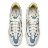 Championes New Balance modelo 1000, color blanco con detalles en celeste y amarillo. Capas subyacentes de malla y superposiciones sintéticas, entresuela combinada de poliuretano y ABZORB, con amortiguación ABZORB en el talón y el antepié.