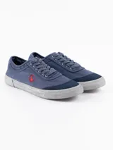 Zapatilla de lona azul marino con lavado especial estilo vintage, puntera de ante y logotipo bordado en rojo en el lateral.