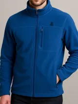 Campera polar azul con cierre frontal, cuello alto y bolsillos laterales con cierre.