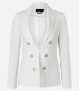 Blazer femenino de sastrería confeccionado en punto roma, con cuello solapa, cierre frontal con botones decorativos y diseño estructurado.