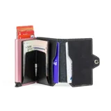 Billetera tarjetero Baleine Kansas de cuero sintético color negro con detalles en rosa y costuras blancas.