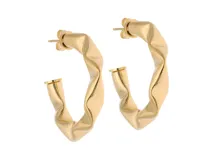 Aros de acero con baño de oro, con forma de medialuna retorcida.