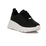 Zapatillas Vizzano de estilo urbano, color negro con plataforma blanca, cordones negros y detalle metálico en los cordones.