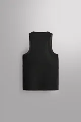 Musculosa deportiva Zara Athleticz de tejido ligero y elástico con paneles laterales de malla transpirable. Presenta cuello redondo, sisas amplias y bajo con aberturas laterales.