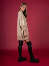 Botas bucaneras negras de cuero sintético con plataforma y cierre lateral.