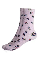 Medias de caña media color lila con estampado de pequeñas flores azules, rosas y verdes.