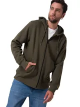 Buzo con cierre frontal completo y capucha, confeccionado en tejido fleece color verde oliva. Presenta bolsillos tipo canguro, puños y ruedo acanalados, y detalle de etiqueta con logo en el bajo.