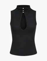 Top de lycra negro con cuello alto, cierre frontal con botones y abertura tipo gota en el pecho.