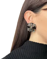 Aros de cristal con forma cuadrada y base metálica dorada con sistema de cierre a clip.