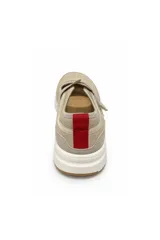 Zapatilla Kiki de mujer, color negro, con diseño tipo Mary Jane, cierre de tira con velcro en el empeine y suela blanca amortiguada.