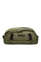 Bolso de lona Thule Chasm de 70 litros, color verde oliva, resistente a la intemperie. Cuenta con cierre de boca ancha, correas convertibles en mochila y bolsillos internos de malla.