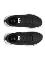 Championes Under Armour modelo Street Mirage, color negro con entresuela blanca. Presentan una parte superior de malla transpirable con superposiciones de gamuza, cierre de cordones y suela de goma duradera.