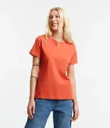 Remera básica de manga corta y cuello redondo, confeccionada en algodón de color celeste.