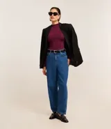 Body negro de media malla con cuello alto y mangas largas.