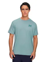 Remera deportiva de manga corta Under Armour modelo M Sportstyle LC SS, en color verde menta con logo de la marca estampado en el pecho.