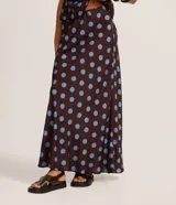 Pollera long midi de viscosa color marrón con estampado de lunares celestes.