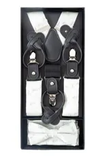 Set de tirantes con moño y pañuelo de bolsillo, color azul con estampado floral en tonos grises. Los tirantes son ajustables y tienen apliques para abrochar a botones o pinzas metálicas para sujetarlos al pantalón.