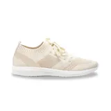 Zapatillas urbanas de mujer color beige, con capellada de tejido textil y suela blanca de PVC. Diseño con cordones a tono y tirador en el talón.