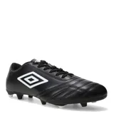 Championes de fútbol Umbro modelo Classico II HG, color negro con el logotipo de la marca en blanco en los laterales y cordones negros. Diseñados para césped natural, con tapones moldeados.
