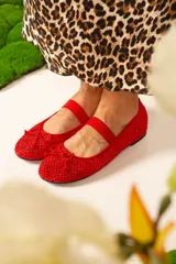 Chatitas negras con apliques de strass plateados, moño decorativo y tira elástica.