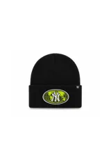 Gorro tejido tipo beanie color negro con puño, presenta un bordado frontal en relieve con el logo de los New York Yankees sobre un diseño de globo terráqueo en color verde neón.