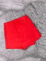 Short pollera rojo de bengalina con cintura elástica.
