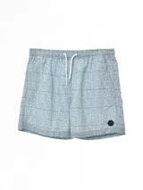 Short de baño celeste con estampado geométrico en gris. Tiene cintura elástica con cordón ajustable.
