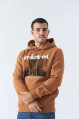 Buzo blanco de algodón con capucha y bolsillo tipo canguro. Estampado frontal con el logo de la marca y una imagen del puente de Brooklyn.