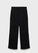 Pantalón de tiro medio, diseño recto y largo, con detalle de pinzas, trabillas, dos bolsillos laterales y cierre oculto con botón, gancho y cremallera.