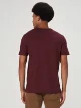 Camiseta básica de manga corta con cuello en V, confeccionada en tejido de algodón de color azul.