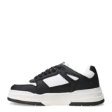 Championes urbanos de diseño moderno, combinando paneles en color beige y blanco. Presentan una silueta robusta con suela de plataforma en tono crema y base de goma, cordones al tono y detalle de textura perforada en los laterales.