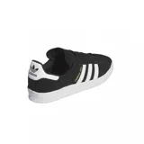 Championes Adidas modelo Campus ADV, color negro con las icónicas tres tiras laterales en blanco y suela de goma blanca. Presenta el nombre del modelo en letras doradas en el lateral.