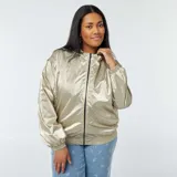 Campera dorada con capucha y cierre frontal.