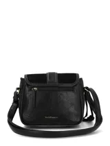 Cartera bandolera de ecocuero negro con solapa frontal de cuero natural, cierre con broche imantado, bolsillo delantero, correa ajustable y detalle de llavero con flecos.