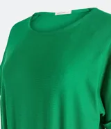 Blusa cropped de Marfinno color verde, con cuello redondo, mangas cortas con doblez y elástico en el bajo. Presenta un diseño texturizado con mangas raglán.