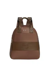 Mochila Oreiro de diseño urbano en color beige con detalles en marrón oscuro, manija superior y correas ajustables estampadas.