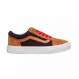 Championes Vans modelo Old Skool, con diseño de paneles en tonos marrón y chocolate. Presentan la icónica banda lateral en cuero, cordones rojos y suela de goma blanca con la clásica estructura vulcanizada.