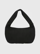 Cartera tipo hobo de la marca Hush Puppies, color negro, con diseño de asa única integrada y detalle de tachas metálicas plateadas en los laterales y la base. Incluye un tag colgante con el logo de la marca.